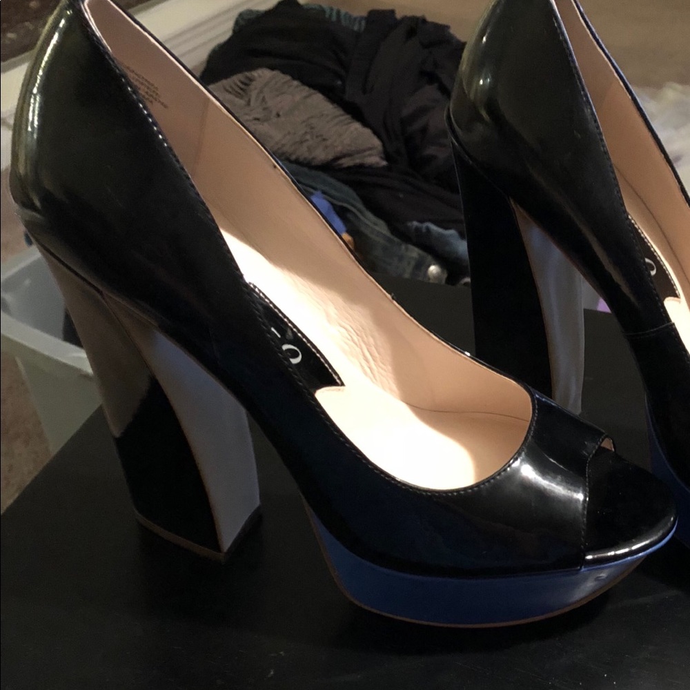 Boutique 9 black and blue platform heels
